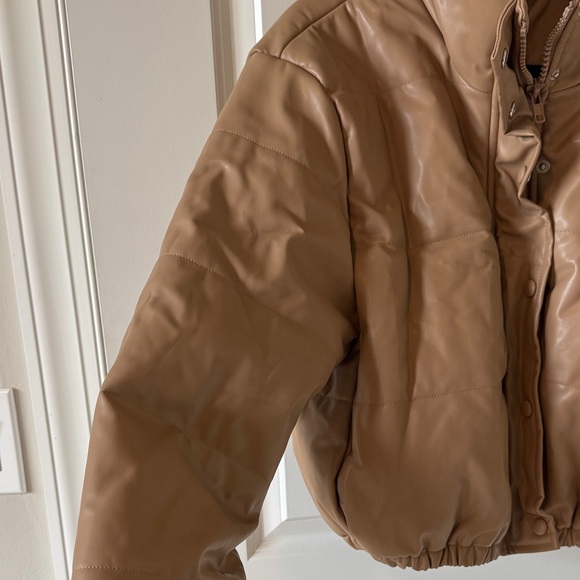 Kittenish Beige Puffer Jacket Crop - Picture 4 of 6